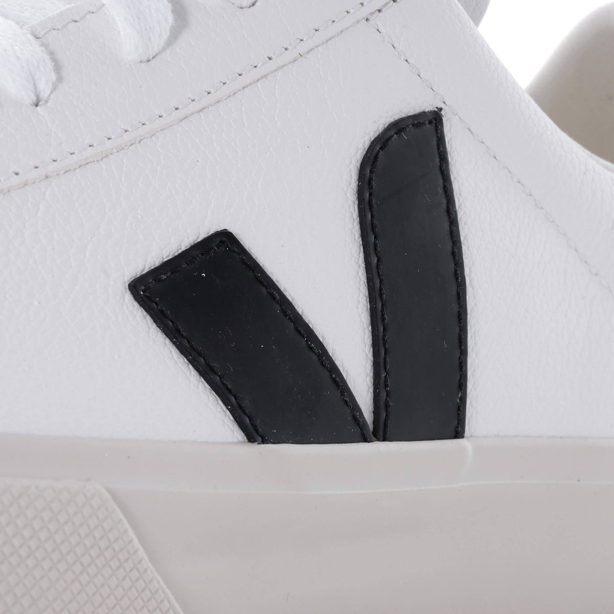 White Black Sneakers B165